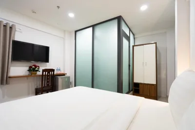 Camera Queen Deluxe — Hoang Luxury Hotel Dist 1 Ho Chi Minh